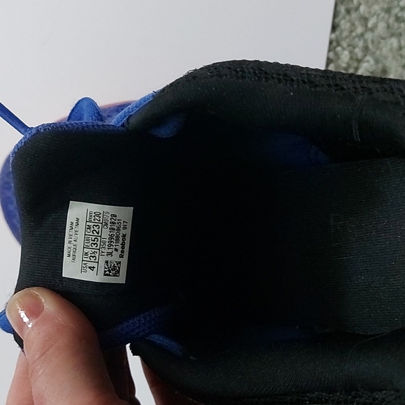 Reebok running shoes, size 4, blue black and pink, great condition. - Picture 4 of 4